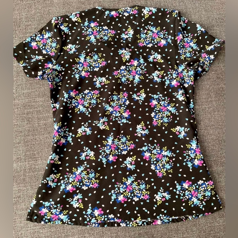 Small Scrub Top - Picture 2 of 3